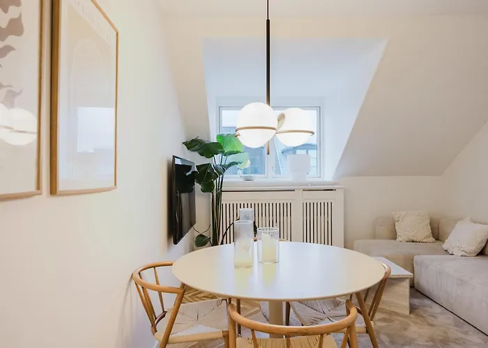 Stunning By The Lakes Apartman