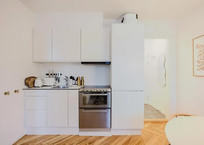 Stunning By The Lakes Apartman