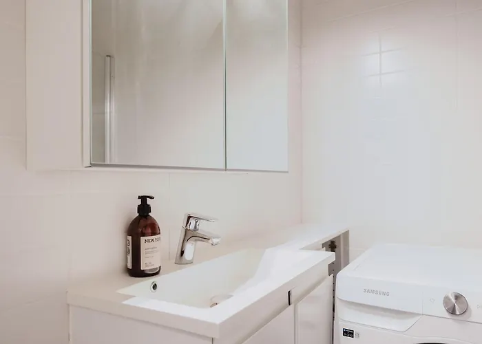 Apartman Stunning By The Lakes