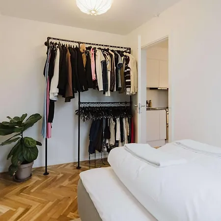 Stunning By The Lakes *