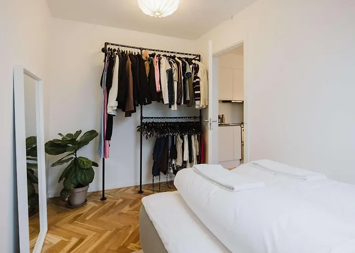 Stunning By The Lakes *